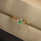 Кольцо с каплей из камня и цирконом