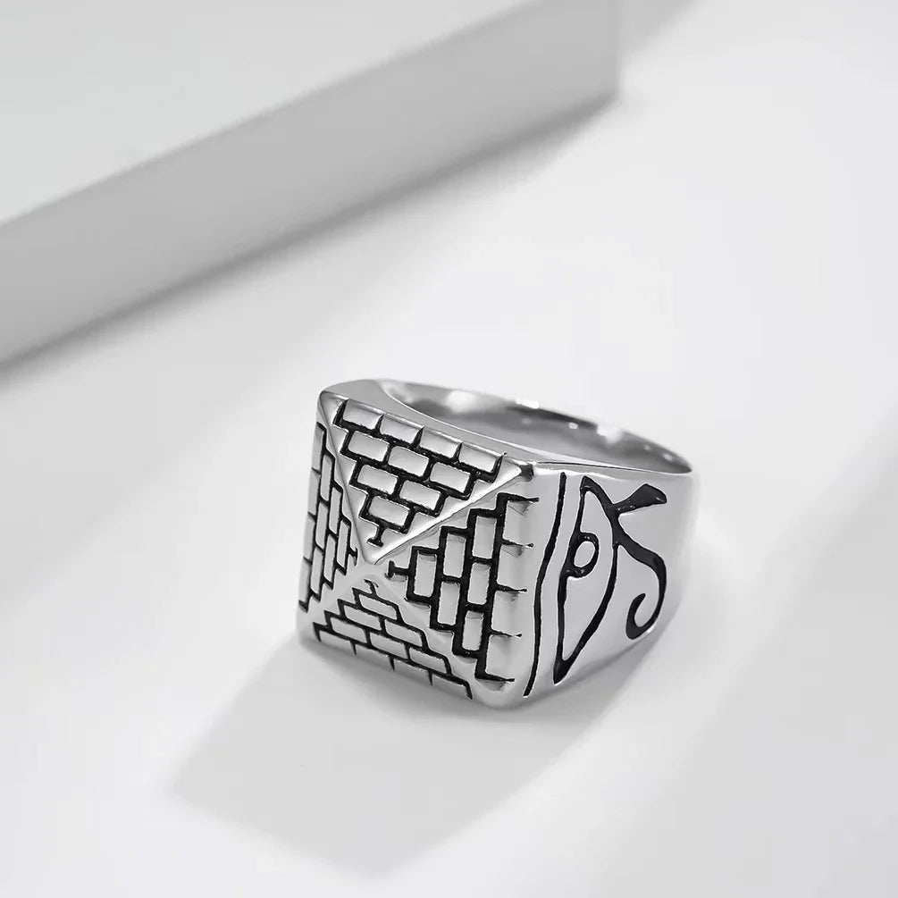 Ring with Egyptian Pyramid silver