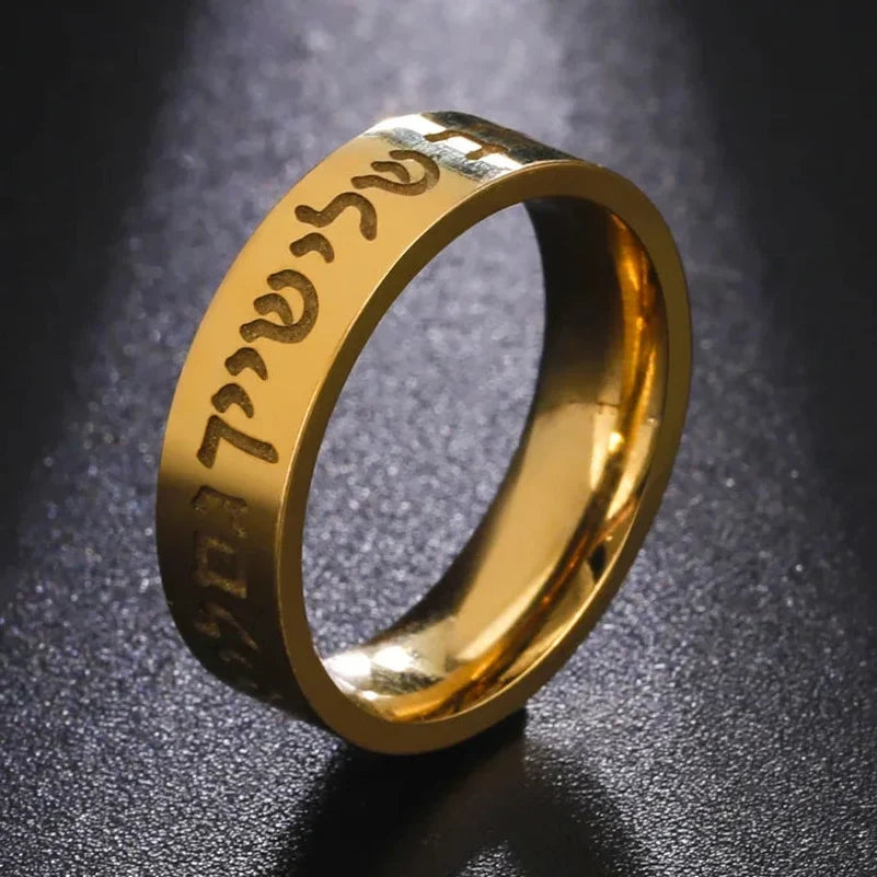 Wide ring with Jewish Hebrew letters in gold