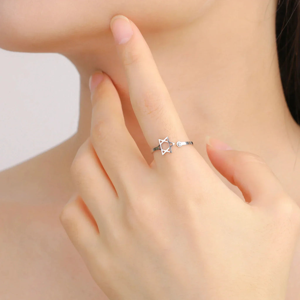 Open ring with the Jewish symbol of the Star of David in silver
