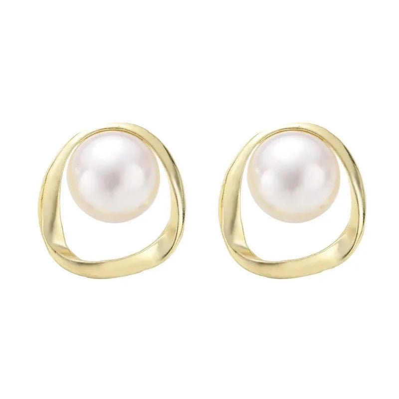 Stud Earrings with Pearl