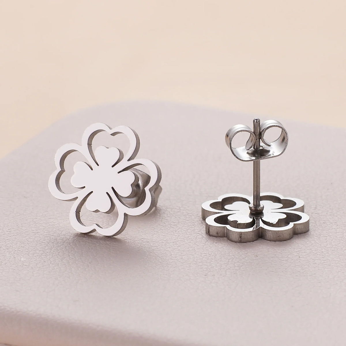 Four-Leaf Clover Leaf Stud Earrings in silver