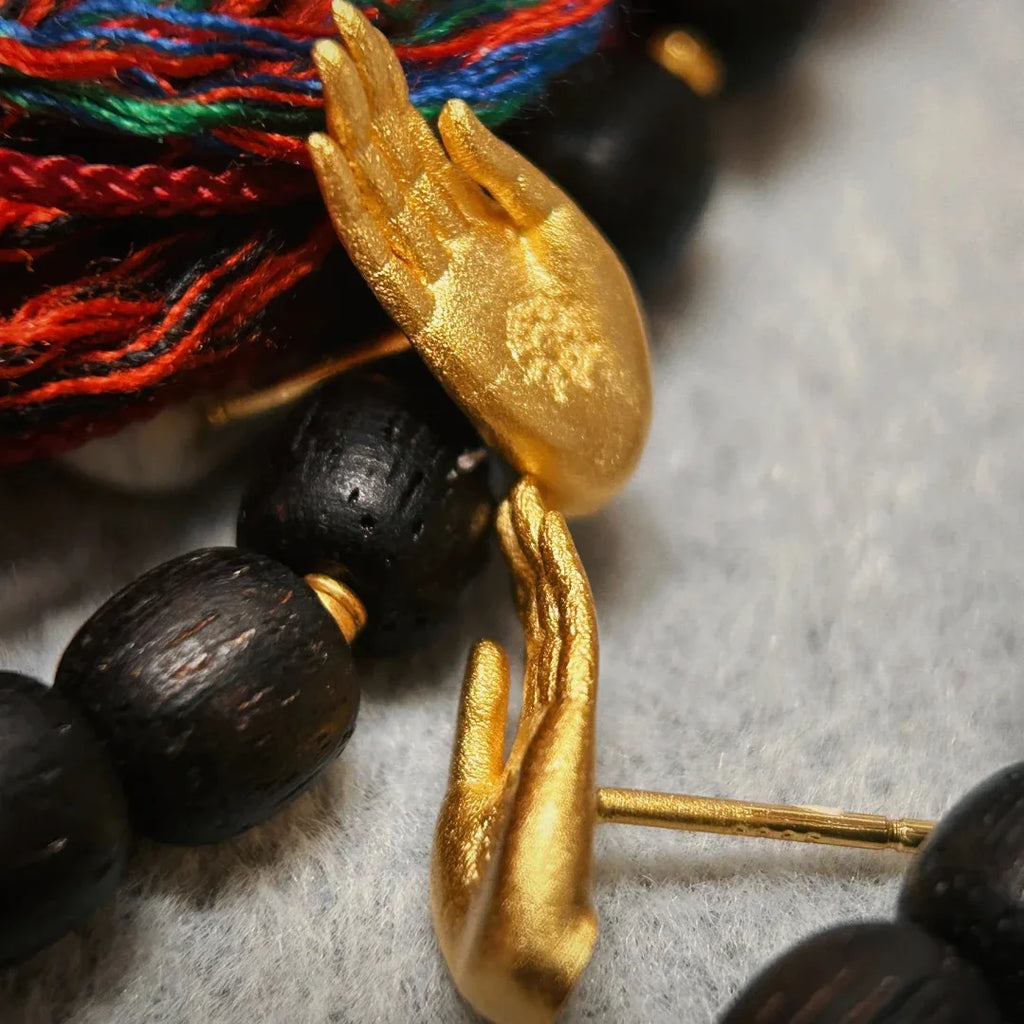 Boucles d'Oreilles Clou Main de Bouddha or