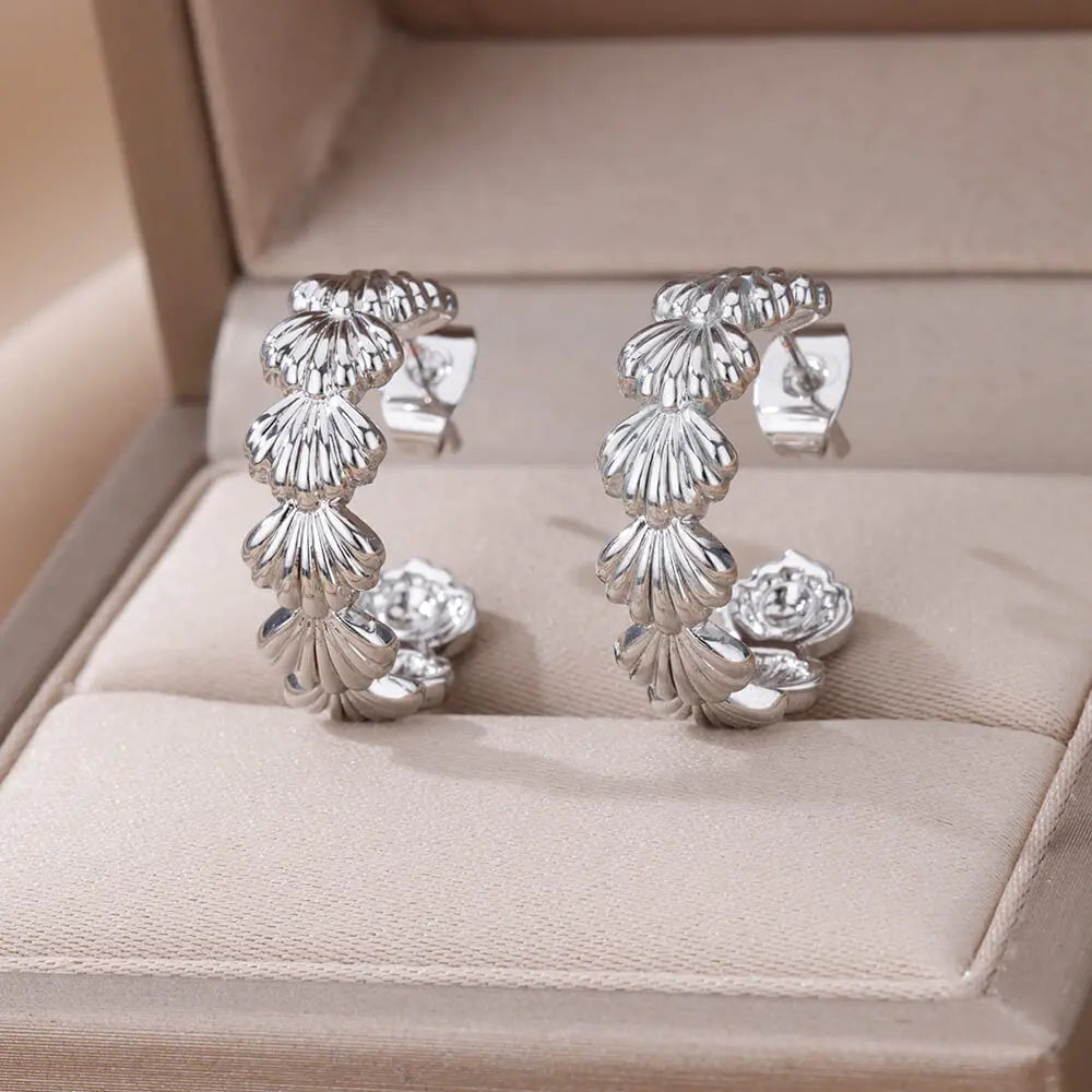 Women's shell earrings in silver