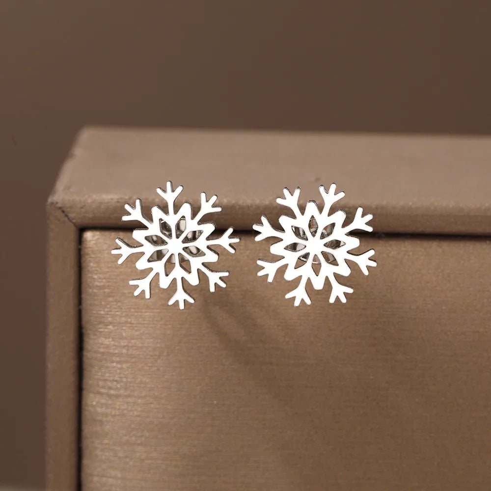 Women’s Snowflake Stud Earrings silver