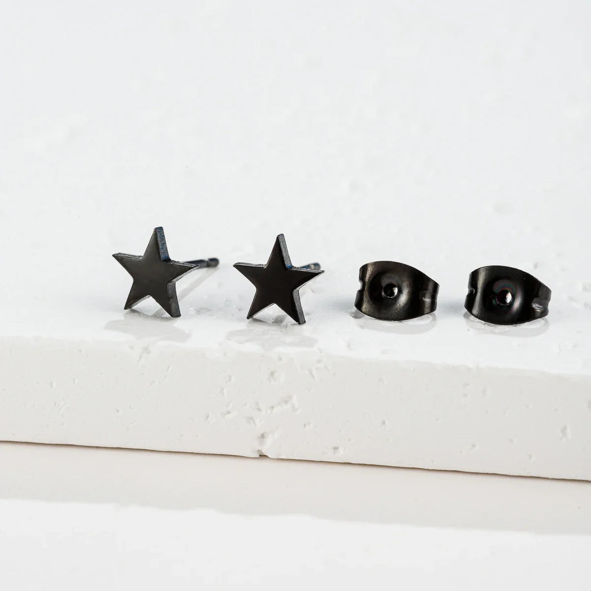 Lightweight Star Stud Earrings black