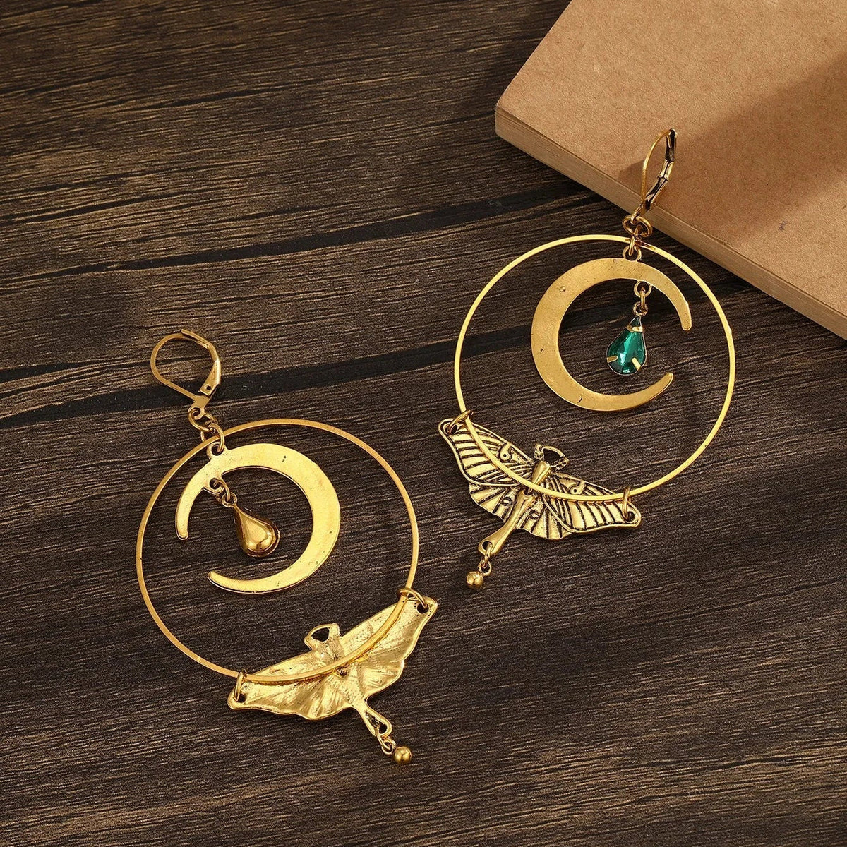 Подвесные серьги «Полумесяц и ночная бабочка»
