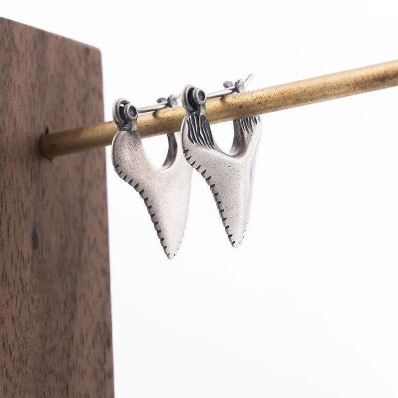 Boucles d'Oreilles Pendantes Incrustées Dent de Requin