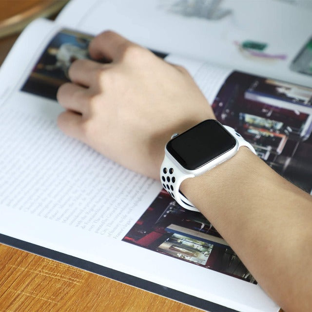 Спортивный ремешок Apple Watch белый