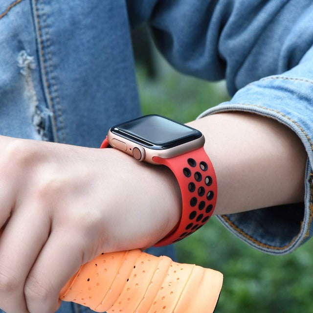 Спортивный ремешок Apple Watch красный