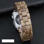 سوار Apple Watch من الخشب باللون البني الفاتح