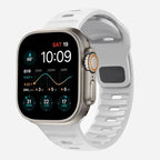 سوار Apple Watch من السيليكون الجراحي أبيض
