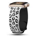 سوار Apple Watch بنقشة الفهد باللون الأبيض