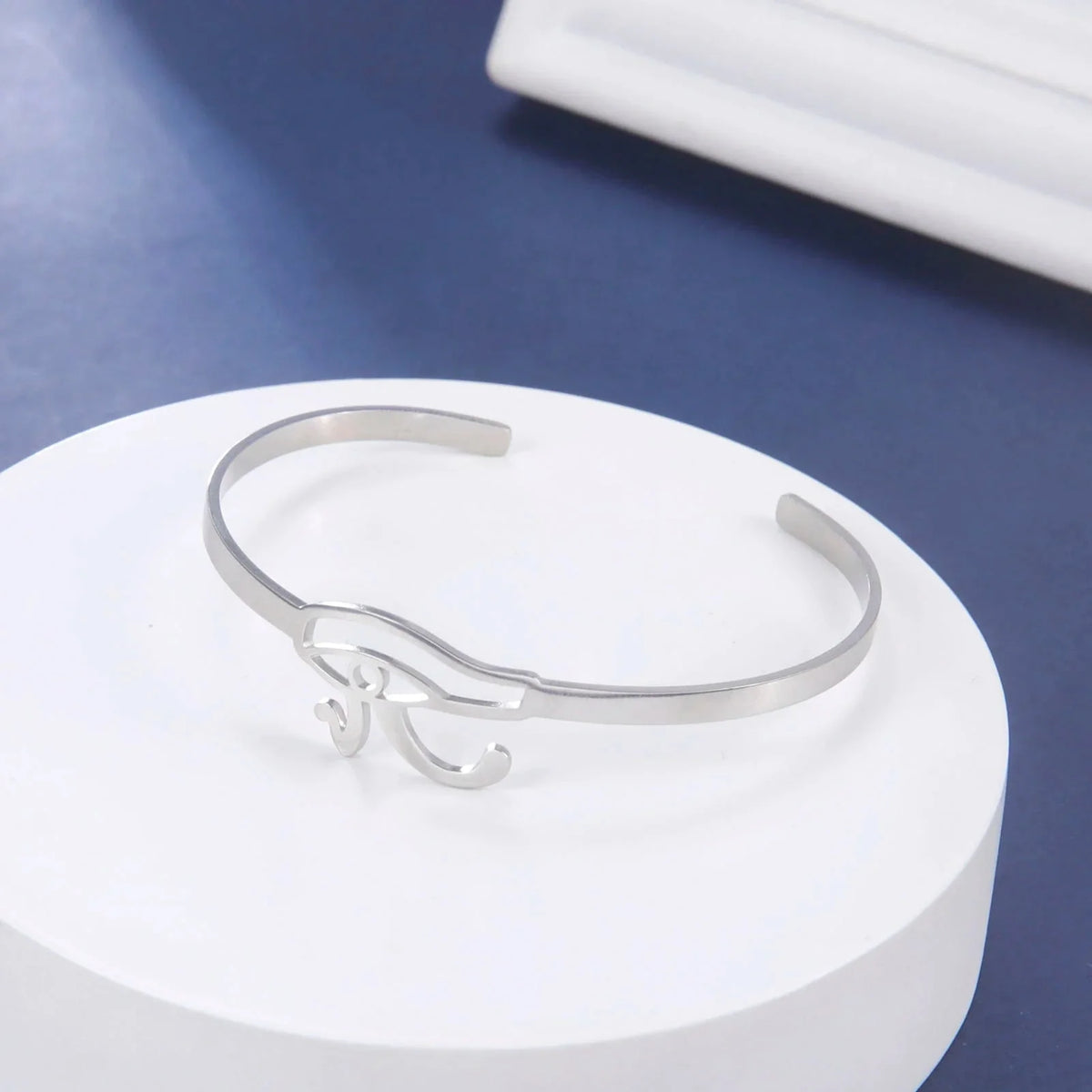 Ancient Egypt Bracelet with Eye of Horus in silver
