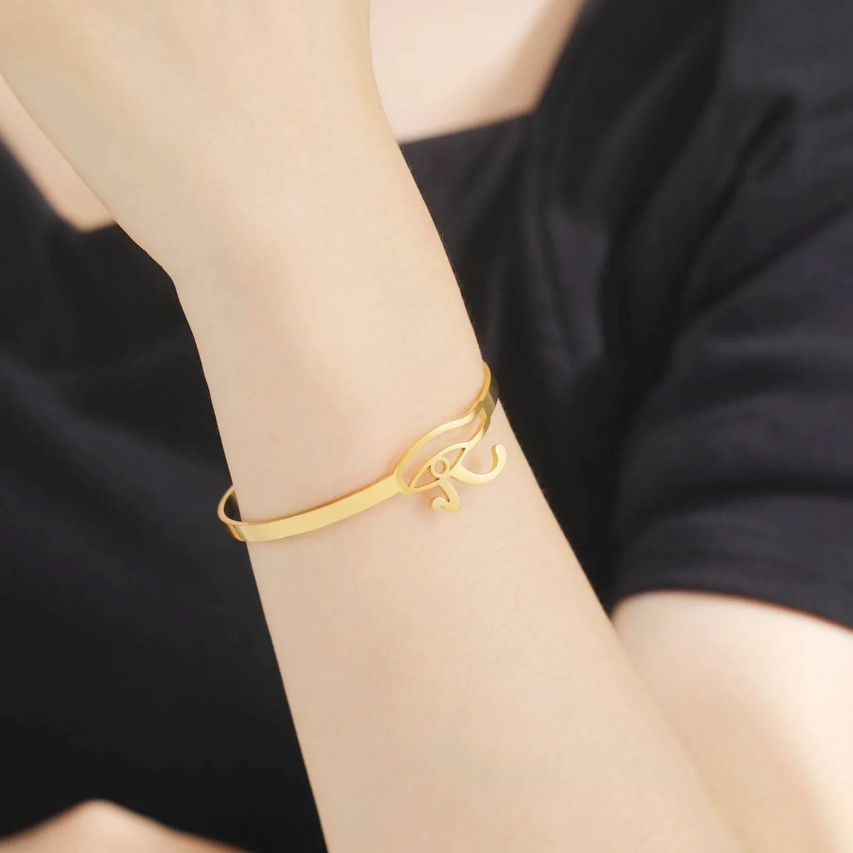 Ancient Egypt Bracelet with Eye of Horus in gold