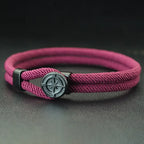 Браслет на шнуре с черным компасом Rose des Vents бордовый