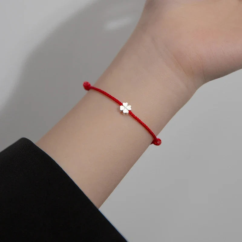 Bracelet en Corde avec Trèfle à 4 Feuilles Blanc rouge