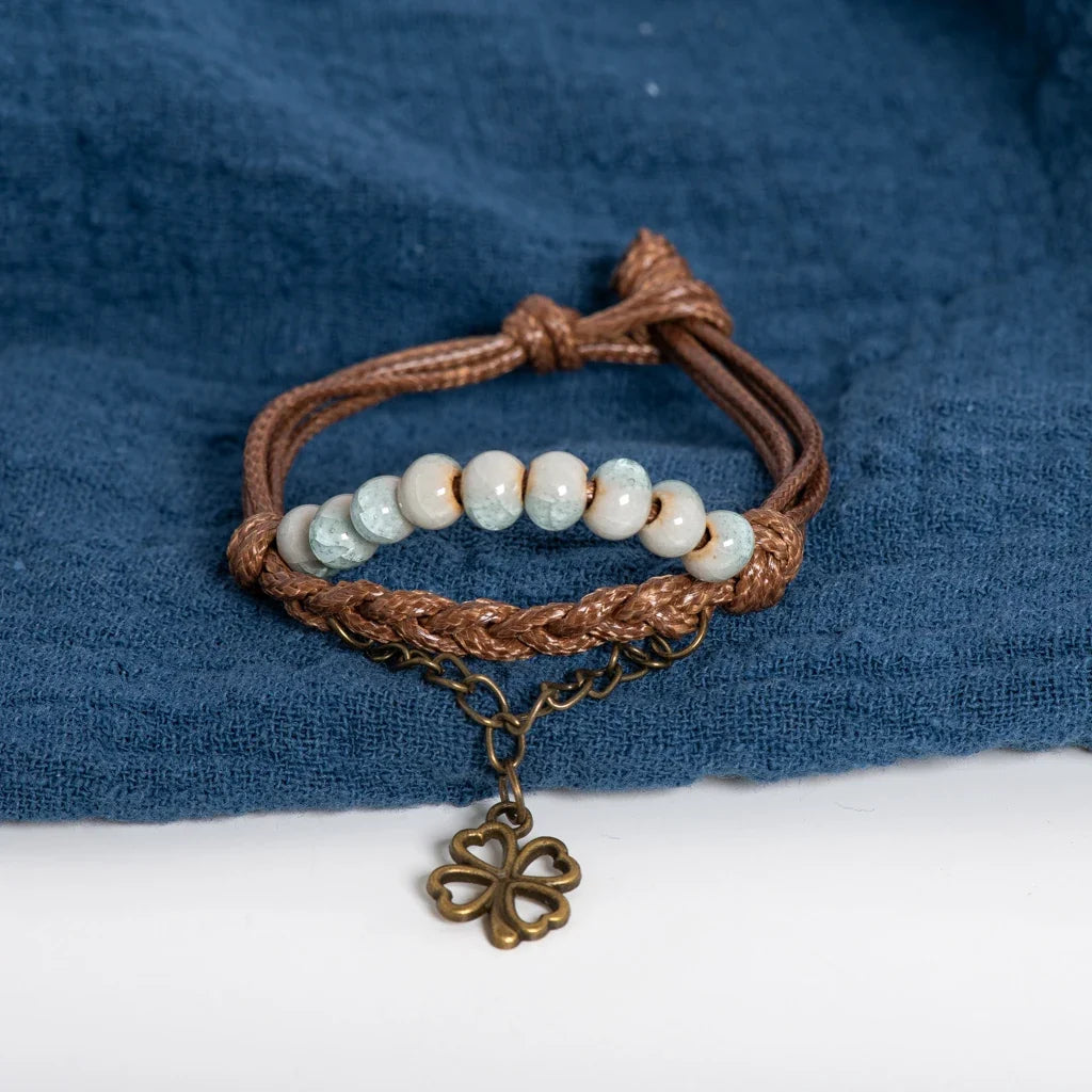 Bracelet en Corde avec Trèfle à 4 Feuilles et Perles bleu clair