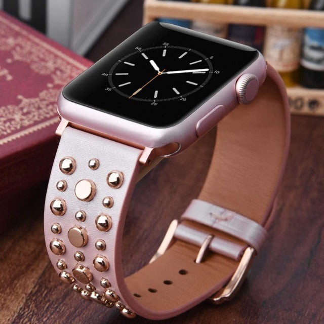 Кожаный браслет с заклёпками для Apple Watch