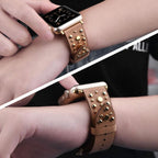 Кожаный ремешок с заклёпками для Apple Watch