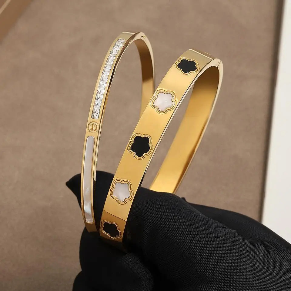 5-Petal Fine Flowers Figaro Bracelet b