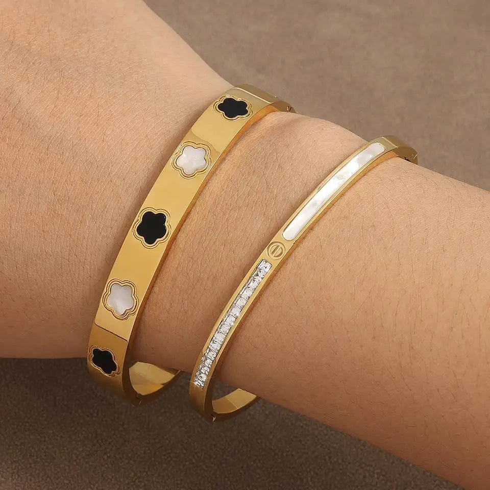 5-Petal Fine Flowers Figaro Bracelet b