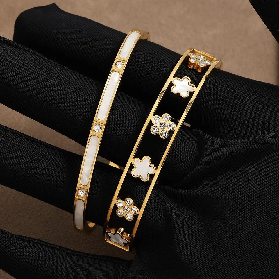5-Petal Fine Flowers Figaro Bracelet a