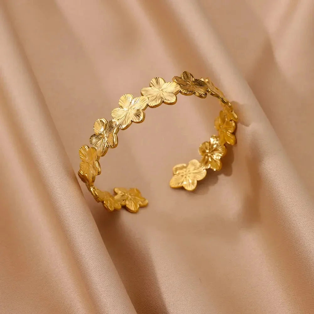 5-Petal Flower Curb Bracelet