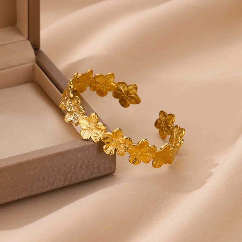 5-Petal Flower Curb Bracelet