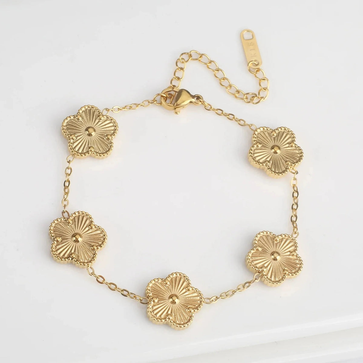 5-Petal Flower Curb Chain Bracelet Gold