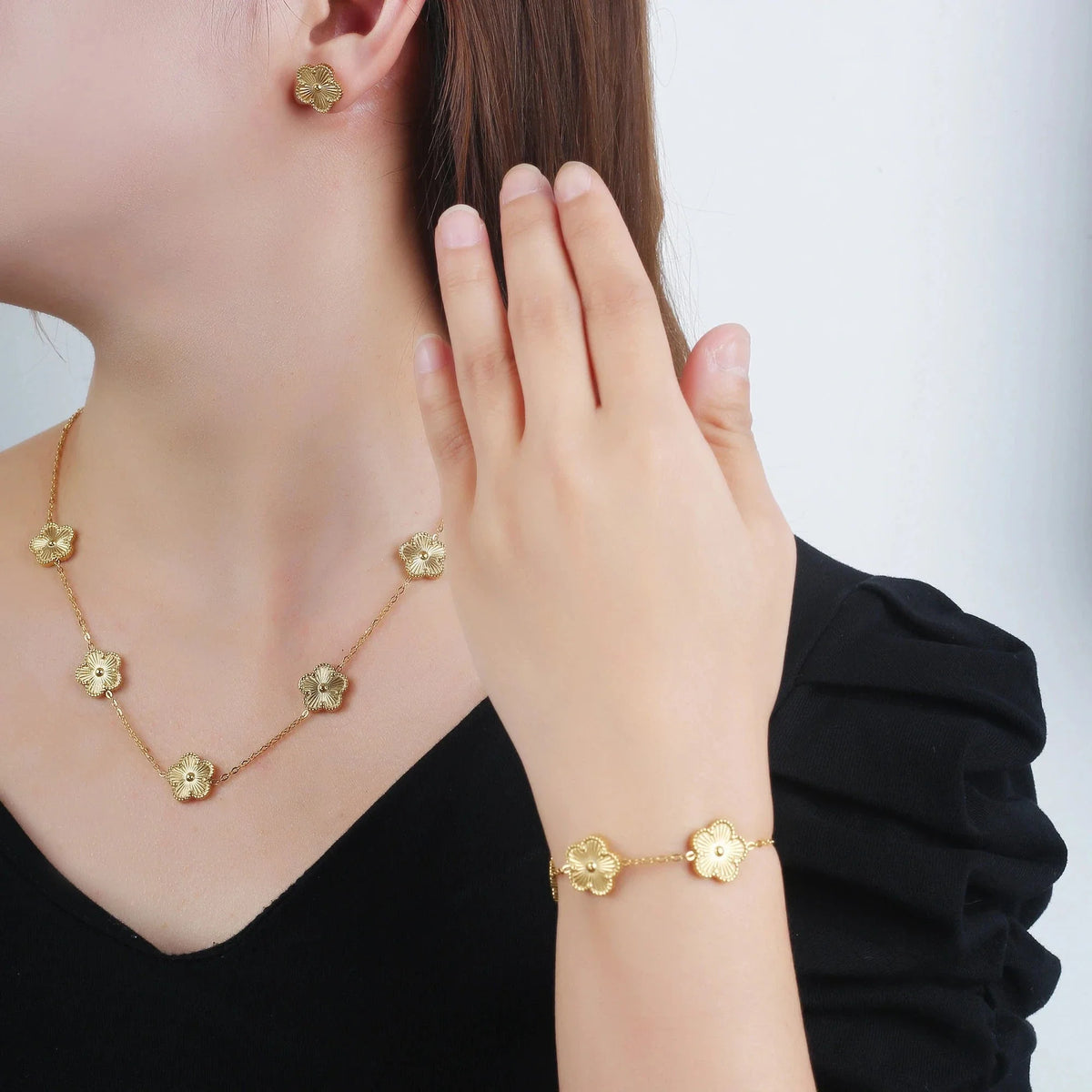 5-Petal Flower Curb Chain Bracelet Gold