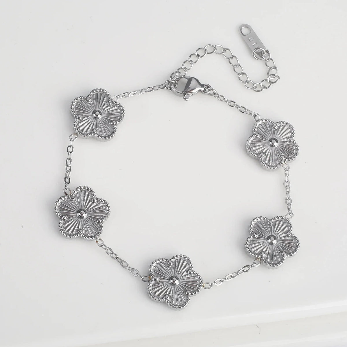 5-Petal Flower Curb Chain Bracelet Silver