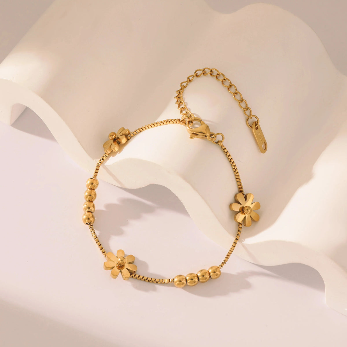 Daisy Flower Curb Bracelet