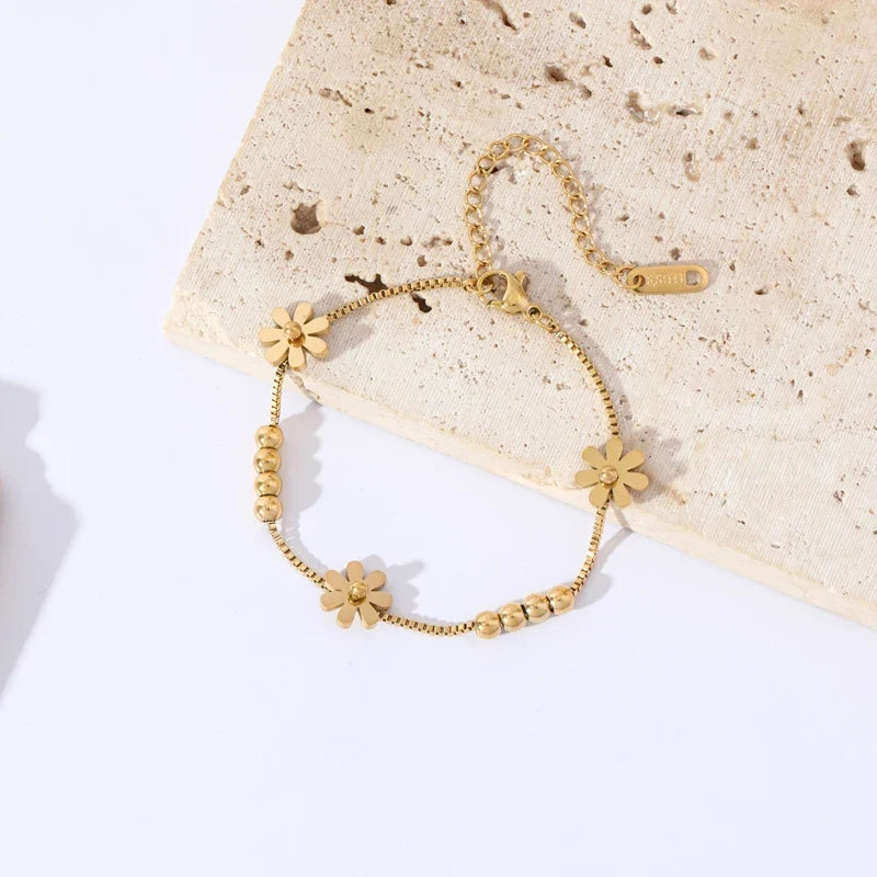 Daisy Flower Curb Bracelet