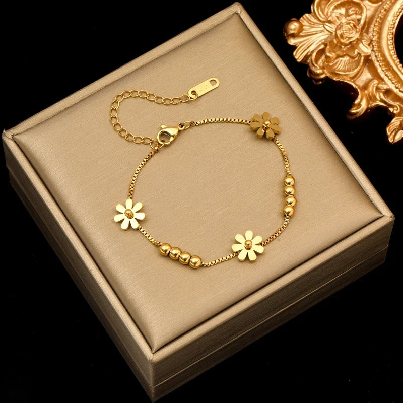 Daisy Flower Curb Bracelet