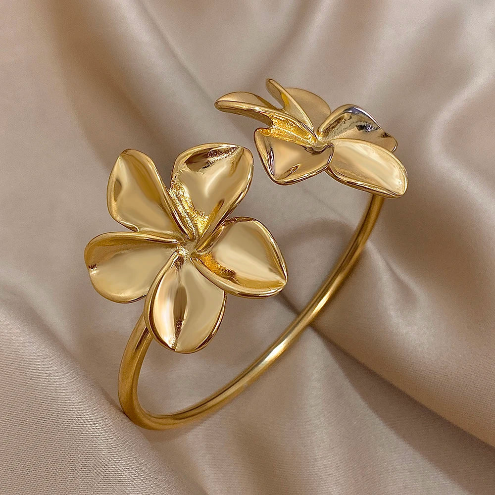 Large 5-Petal Flower Chain Bracelet gold