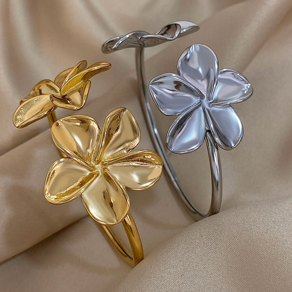 Large 5-Petal Flower Chain Bracelet gold