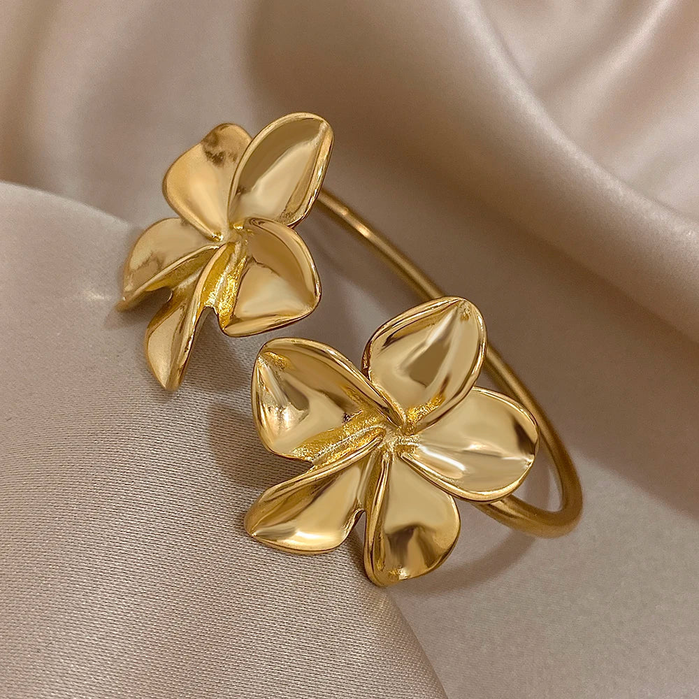 Large 5-Petal Flower Chain Bracelet gold