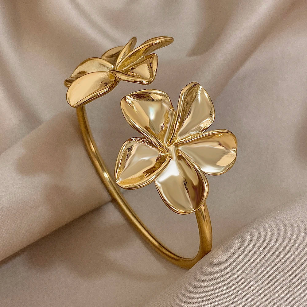 Large 5-Petal Flower Chain Bracelet gold