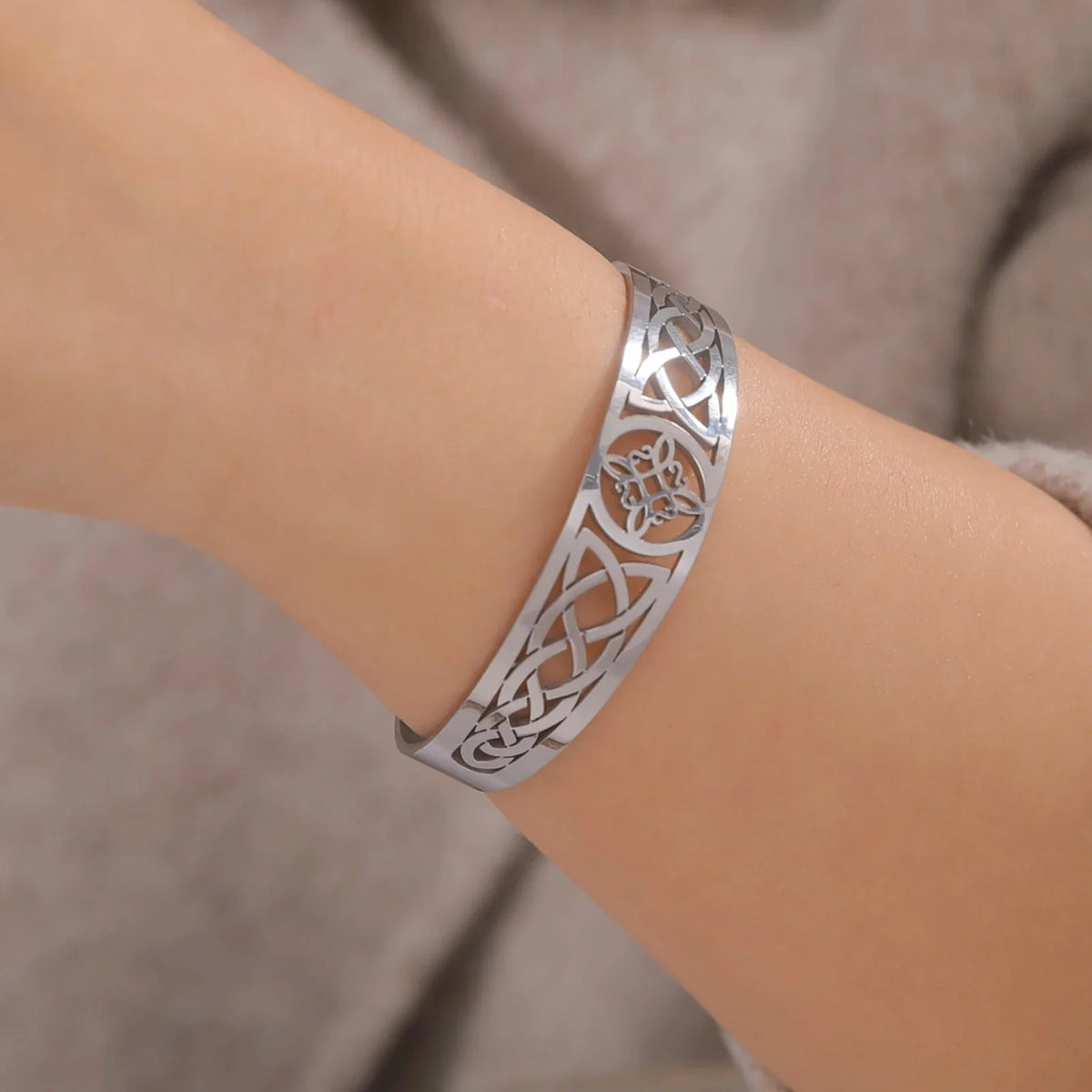Witch's Knot Bracelet, Protective Wiccan Chain Bracelet, Silver