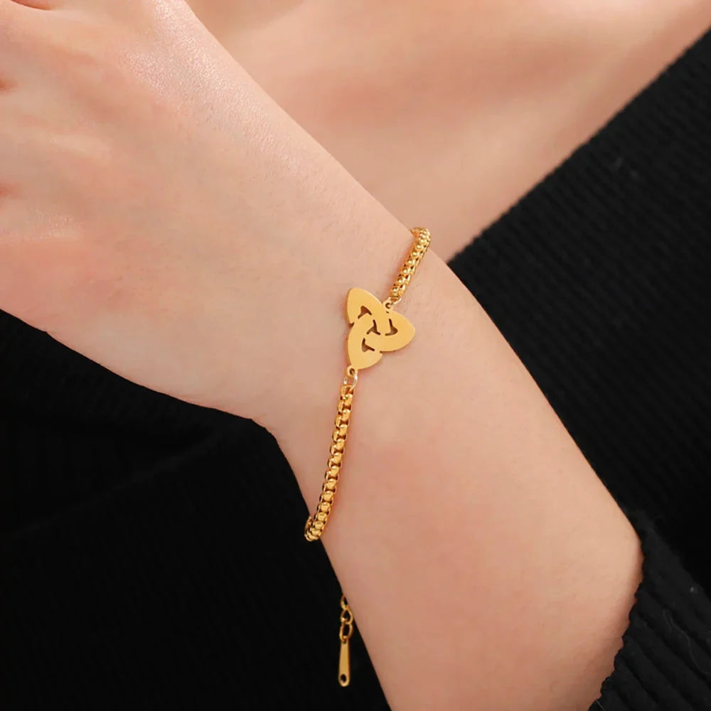 Irish Trinity Knot Triquetra Bracelet Gold