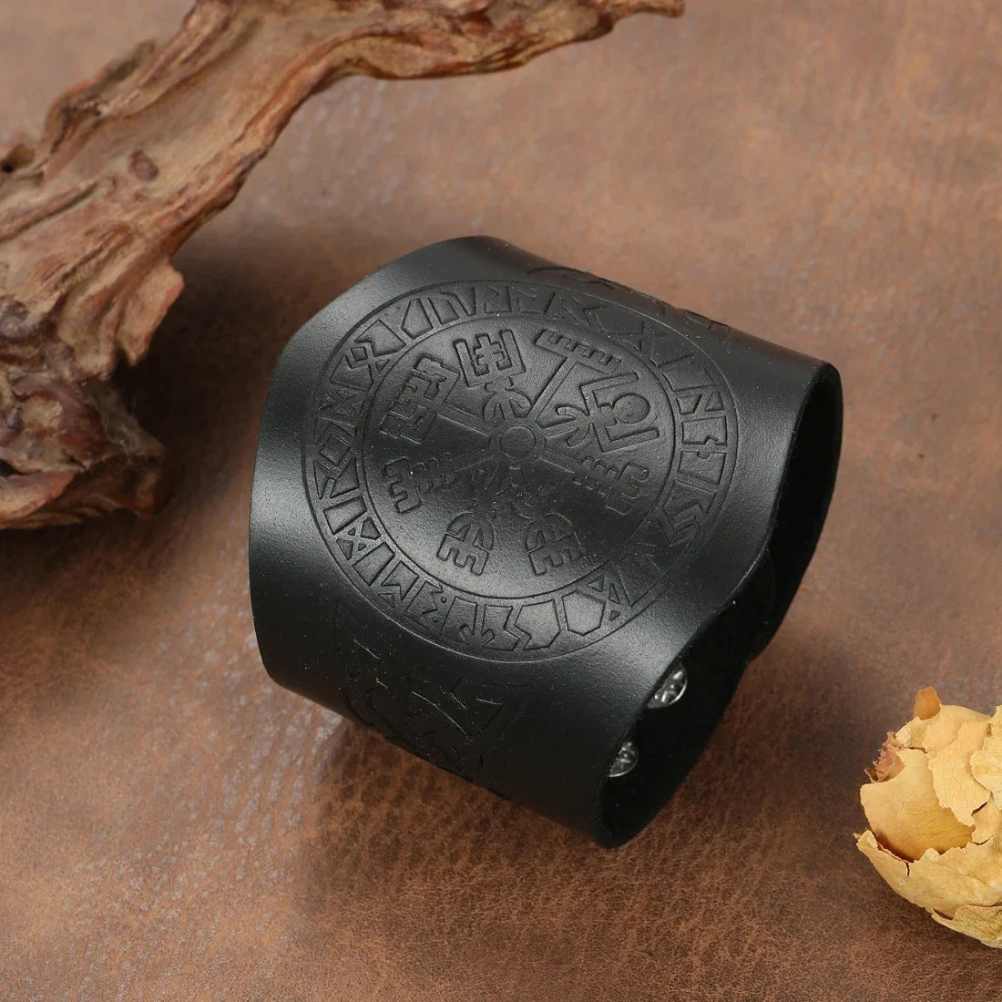 Viking Vegvisir Bracelet in Black Leather
