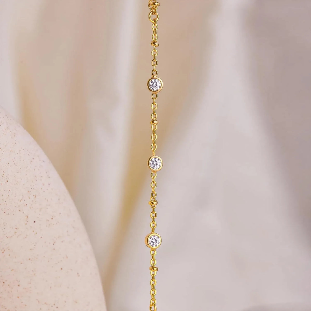 Hand and finger chain with cubic zirconia - women’s hand bracelet gold