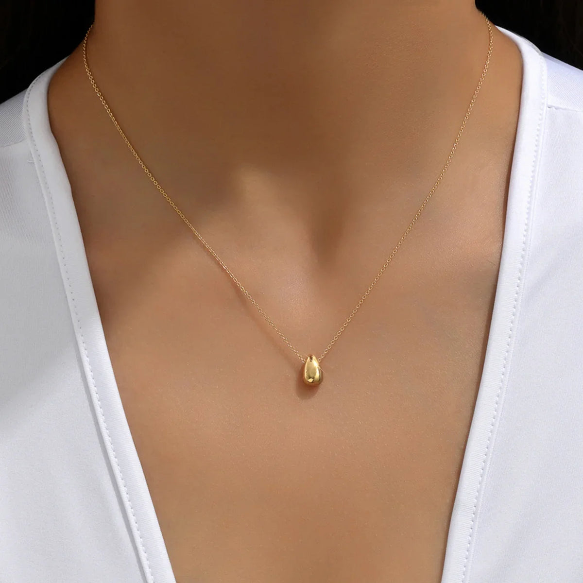 Necklace with Fine Teardrop Pendant Gold