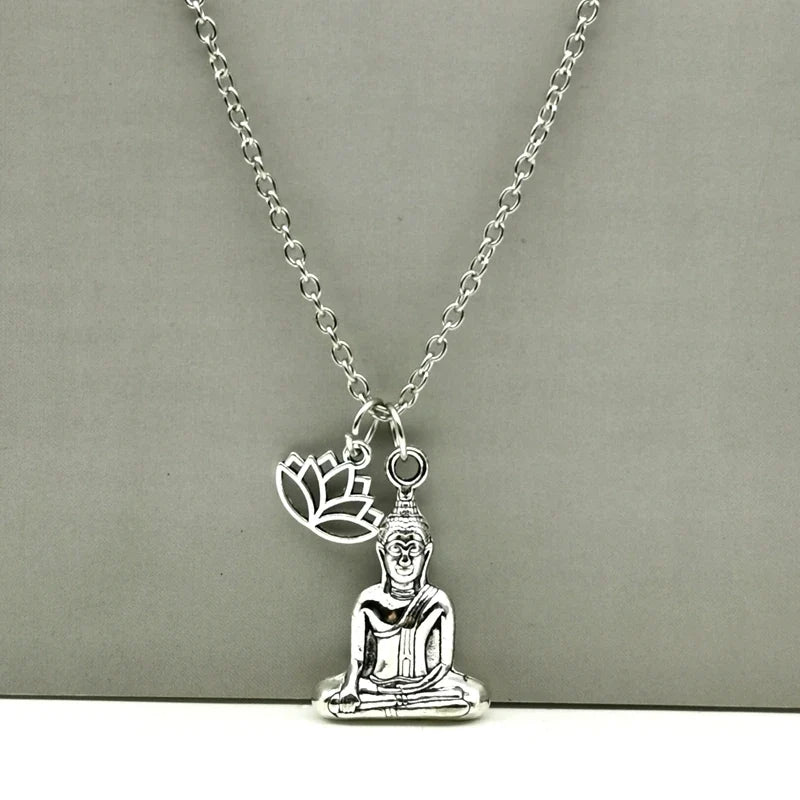 Collier avec Pendentif Bouddha et Fleur de Lotus