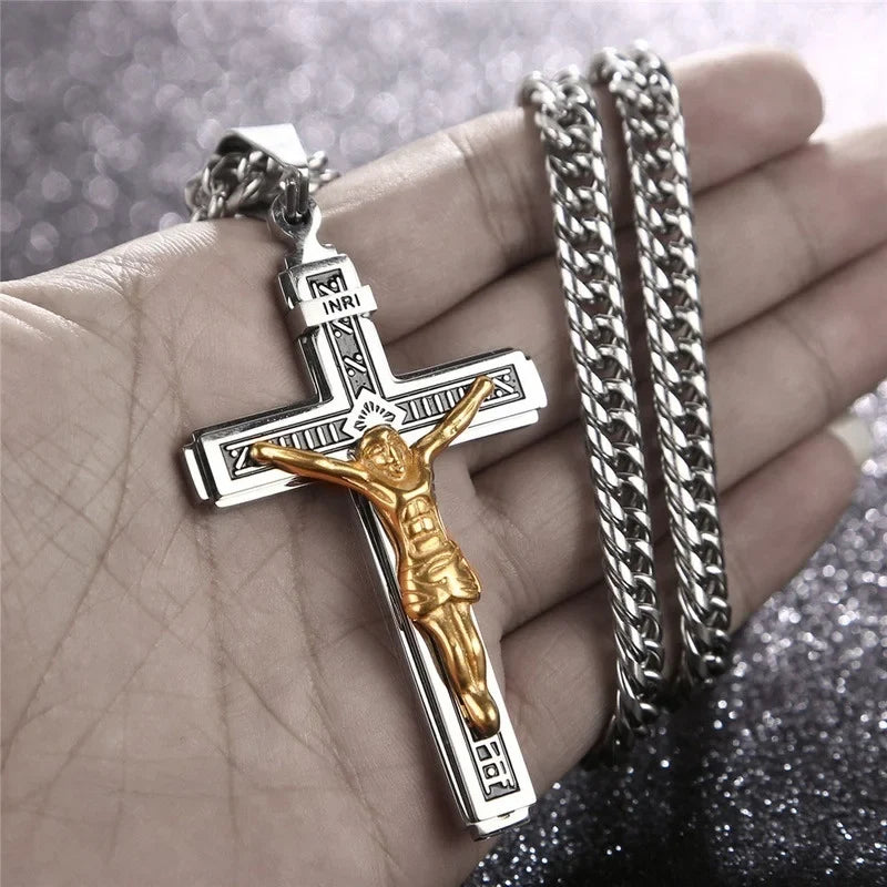 Collier avec Pendentif Croix de Jésus C