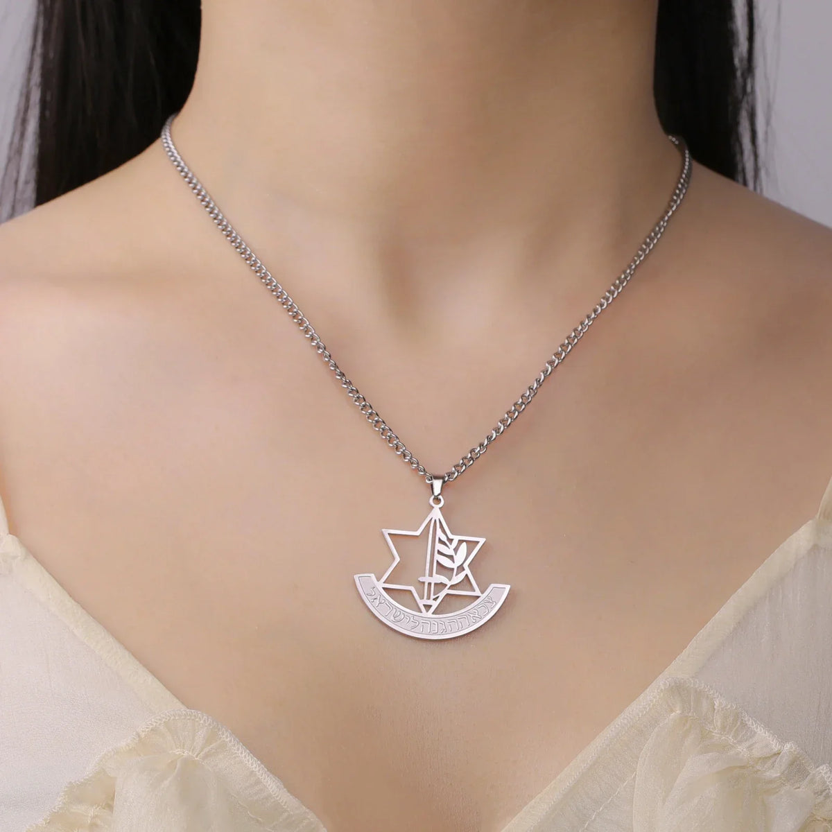 Necklace with David star and symbolic Jewish fleur-de-lis pendant in silver