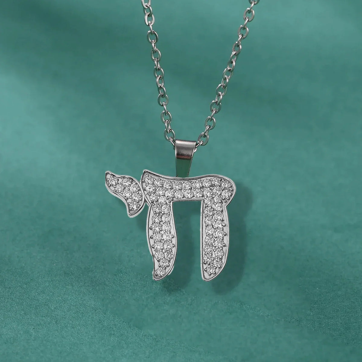Collier avec pendentif en strass du symbole de vie juive Chai argent