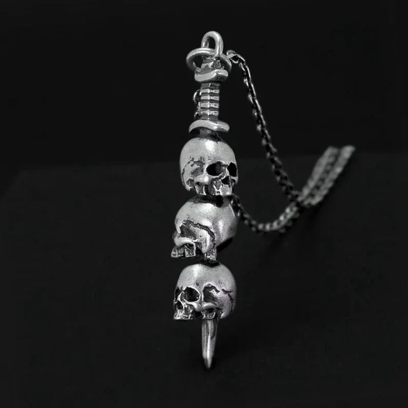 Collier avec Pendentif Epée et Têtes de Morts