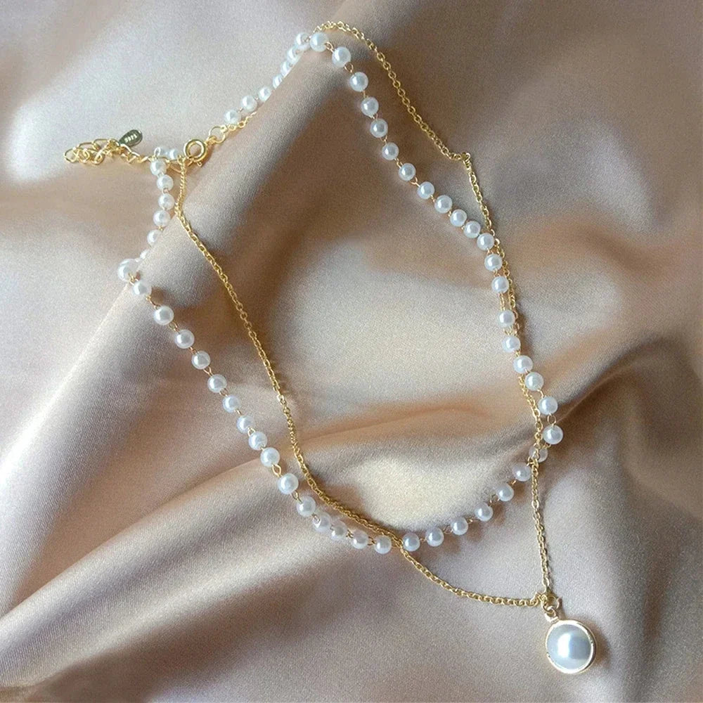 Necklace with White Pearl Pendant gold
